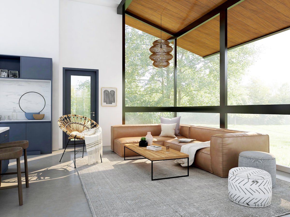 Mid-Century Wohnszene mit Cognac-Ledersofa
